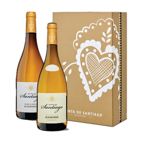 Quinta de Santiago Conjunto 2 gfs c/ Cxa cartão (1 gf Alvarinho 2025 + 1 gf Alvarinho Reserva 2025)