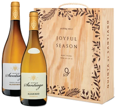 Quinta de Santiago Conjunto 3 gfs c/ Cxa de madeira (2 gfs de Alvarinho Reserva + 1 gf de Alvarinho)