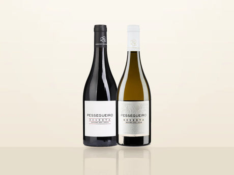 Pack Natal Quinta do Pessegueiro Reserva: Pessegueiro Reserva Red 2023 and Reserva White 2024, side by side